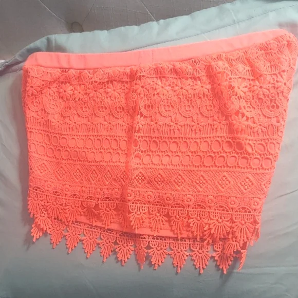 H&M Divided Crochet lace Scalloped Mid Rise Shorts Sz M - Picture 6 of 8